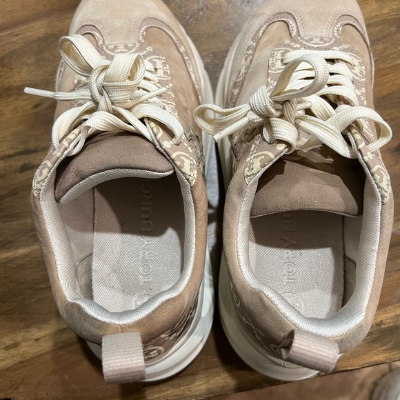 Like new Tory Burch beige sneakers size 8M - Picture 5 of 6